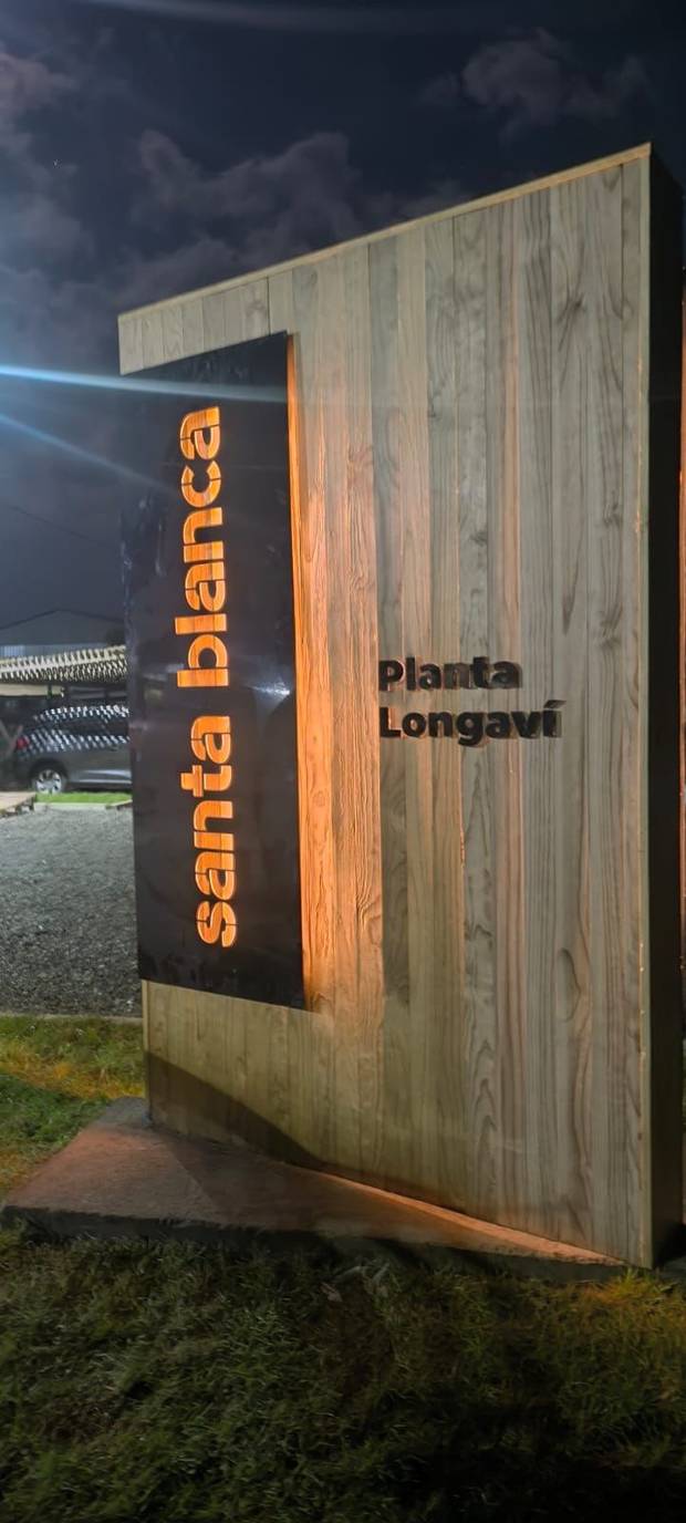 Acceso a la Planta Longaví de Forestal Santa Blanca