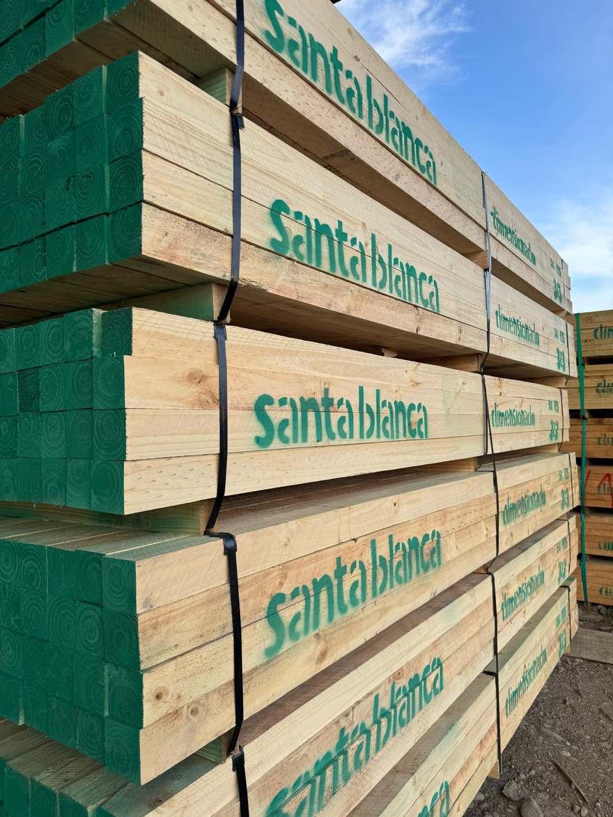 Paquetes de madera dimensionada marcados santa blanca
