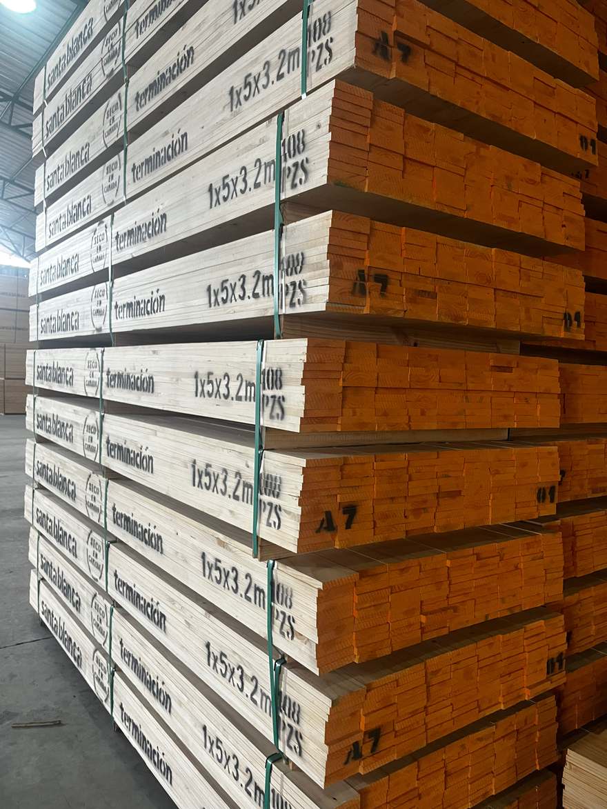 Paquetes de madera seca en cámara, grado terminación